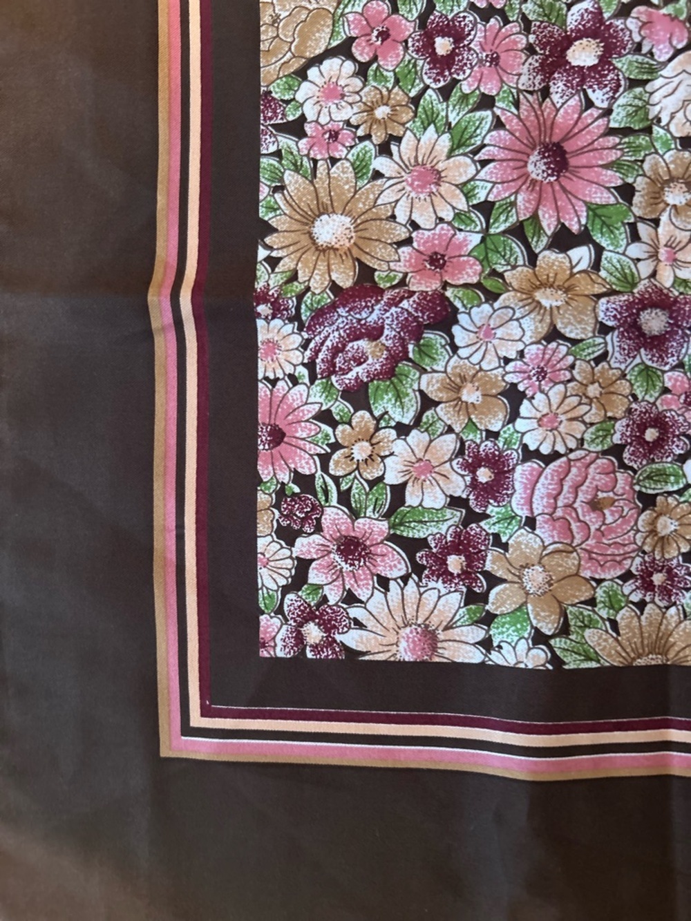 ✌️4 for $20✌️ Vintage nylon scarf - Picture 4 of 7